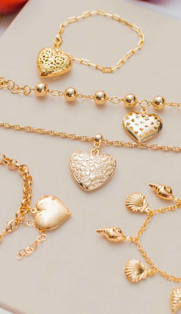 Bijoux laudaris : la croix, symbole d'élégance et de foi